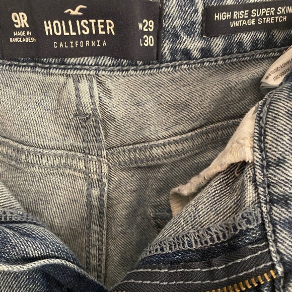 Distressed Denim Jean Hollister - Picture 3 of 5